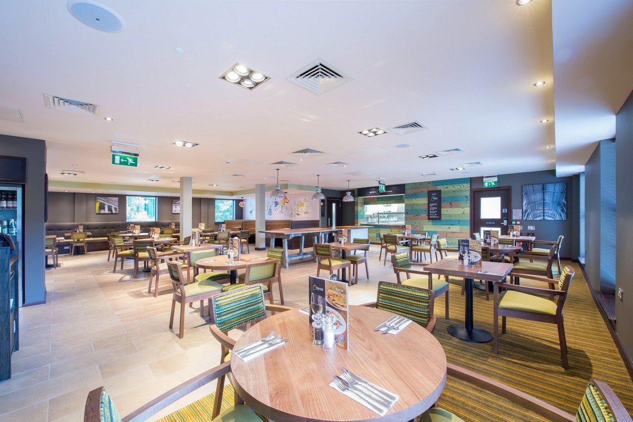 Premier Inn Chelmsford City Centre ภายนอก รูปภาพ