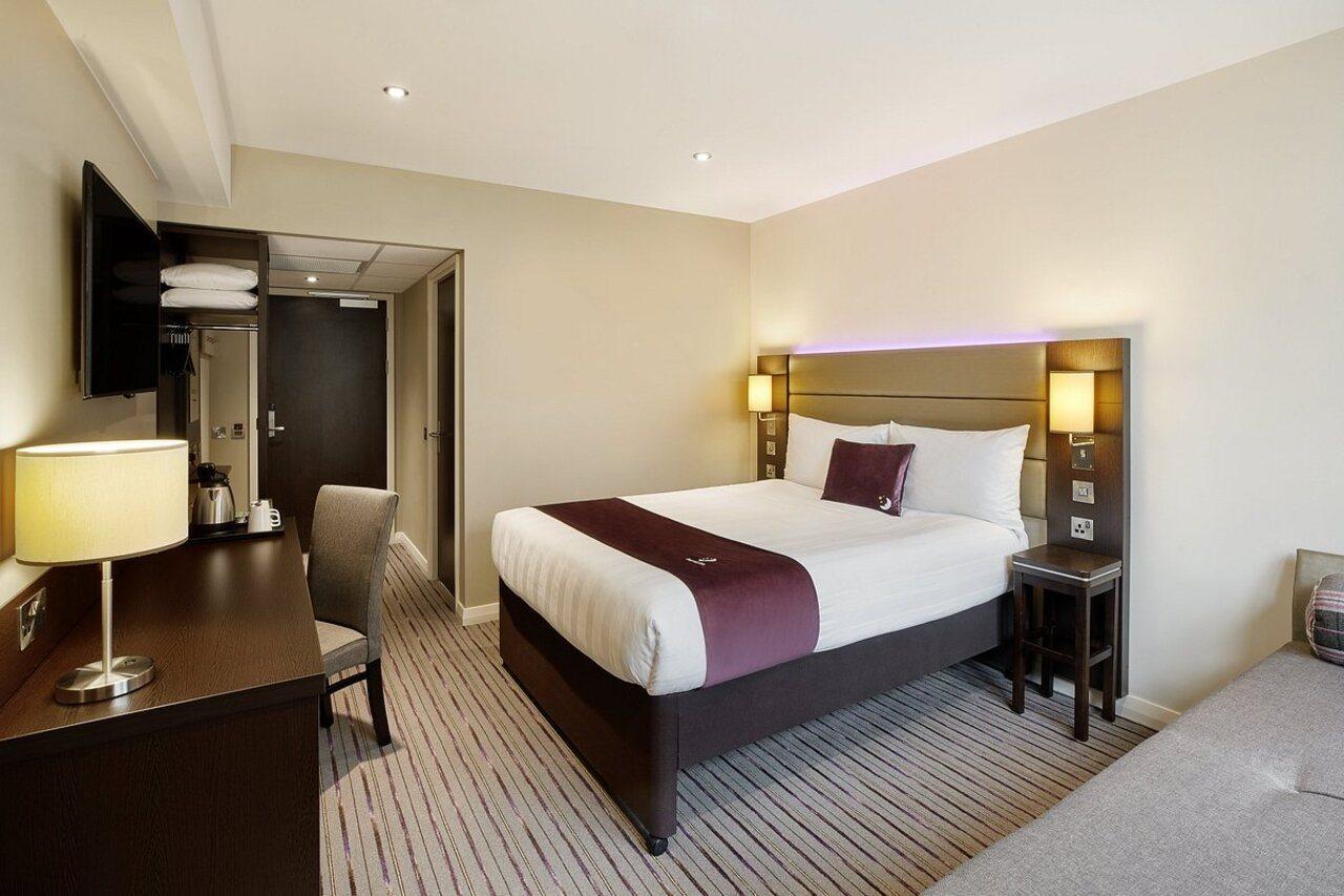 Premier Inn Chelmsford City Centre ภายนอก รูปภาพ