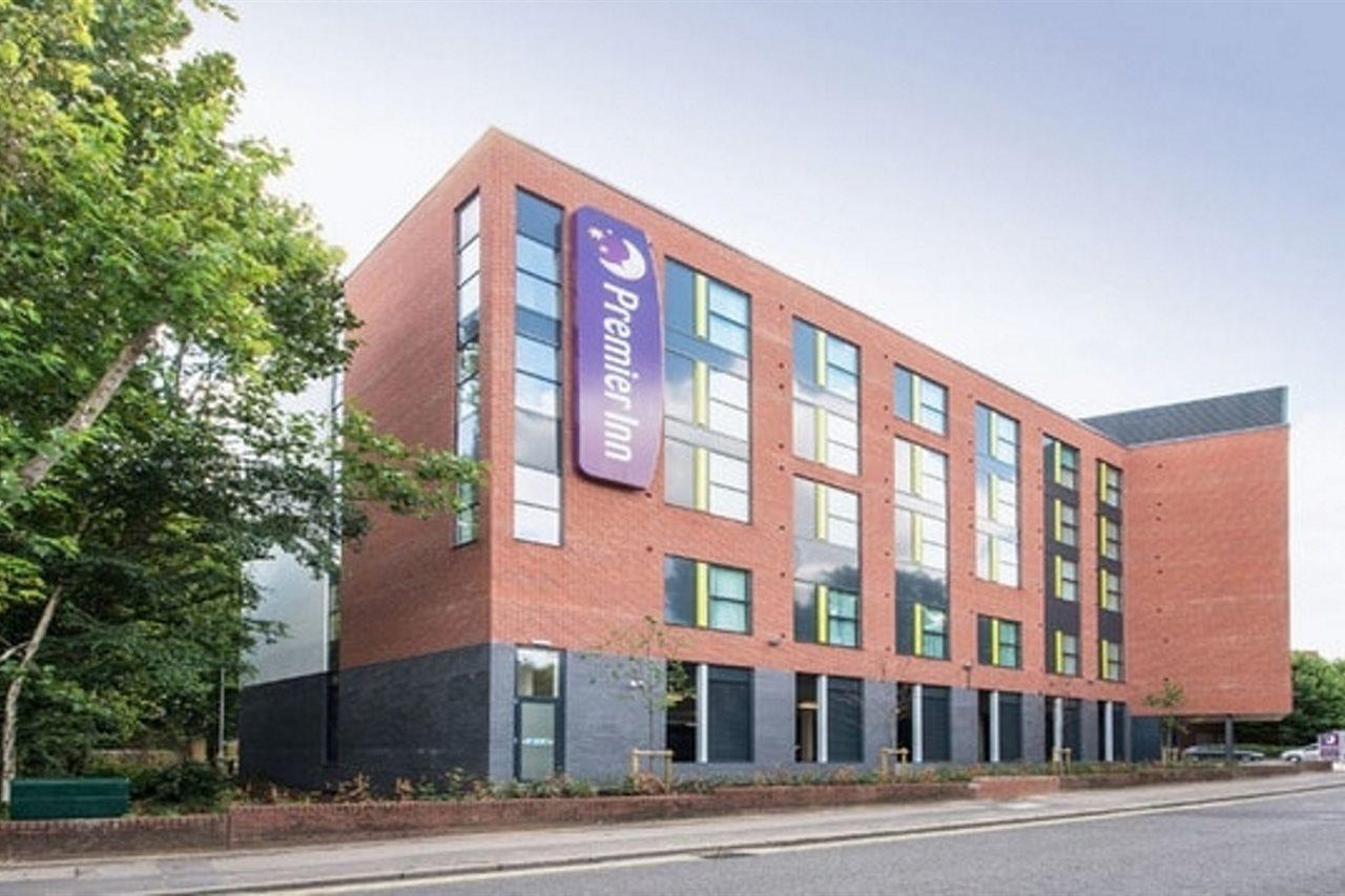 Premier Inn Chelmsford City Centre ภายนอก รูปภาพ