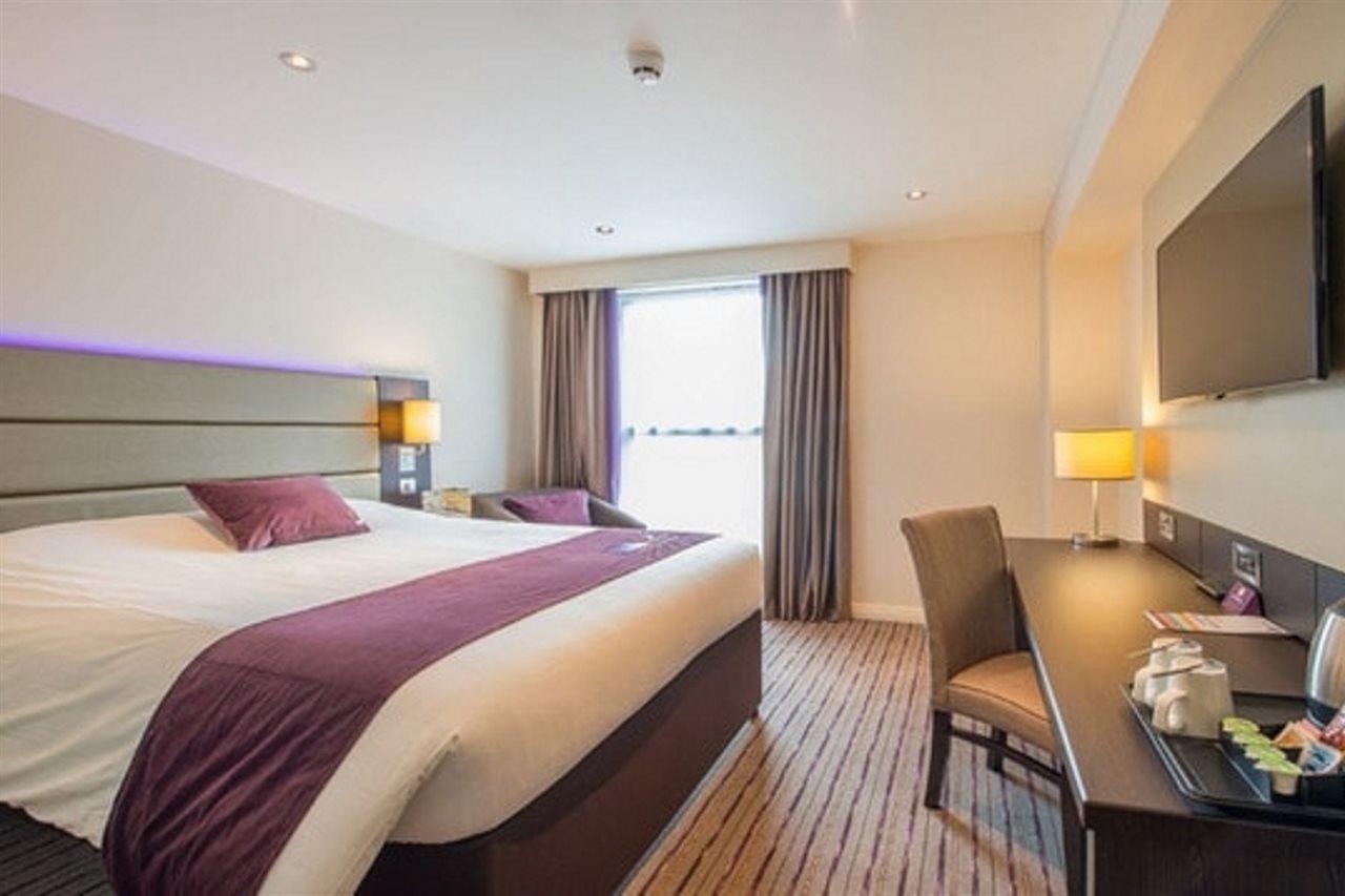 Premier Inn Chelmsford City Centre ภายนอก รูปภาพ